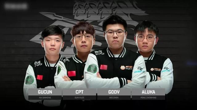 展现了他精 展现了他精